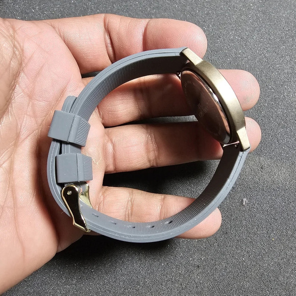 Vintage Esperanto Quartz Watch Silver Tone Panda Dial Gray Ruber Straps Working - Picture 7 of 9